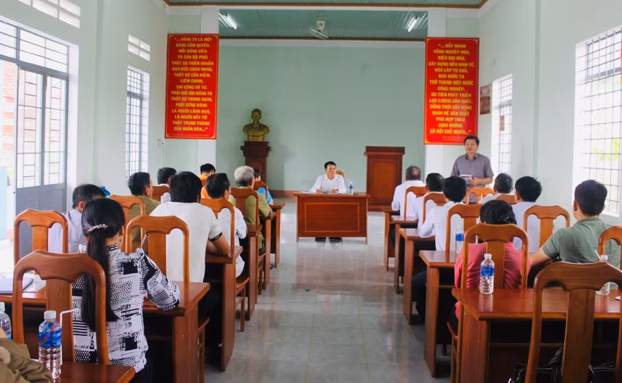 Quang cảnh buổi sinh hoạt Chi bộ thôn Drok, xã Chư A Thai, huyện Phú Thiện. Ảnh: Vũ Chi