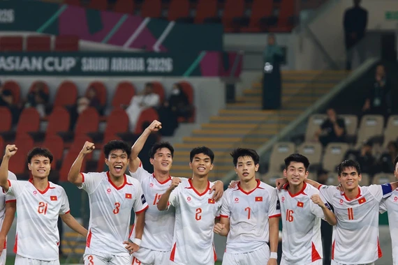 Trung Kiên hóa người hùng, U23 Việt Nam vào tứ kết với ngôi nhất bảng