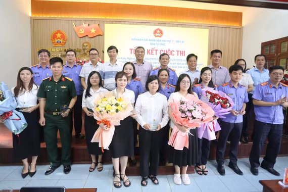 Trao giải cuộc thi tìm hiểu Nghị quyết số 205/2025/QH15 ngày 24-6-2025 của Quốc hội