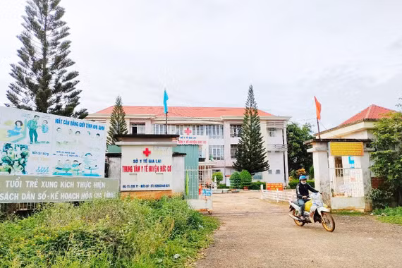 Xông hơi cho trẻ sơ sinh bằng trái bồ kết, 3 người nhập viện do ngạt khí