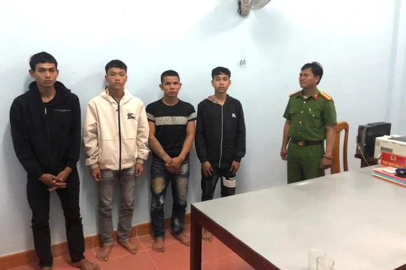 Tạm giữ 4 đối tượng hiếp dâm thiếu nữ sau cuộc nhậu