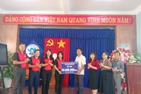 Báo và phát thanh, truyền hình Khánh Hòa hỗ trợ các trường học bị thiệt hại do bão số 13