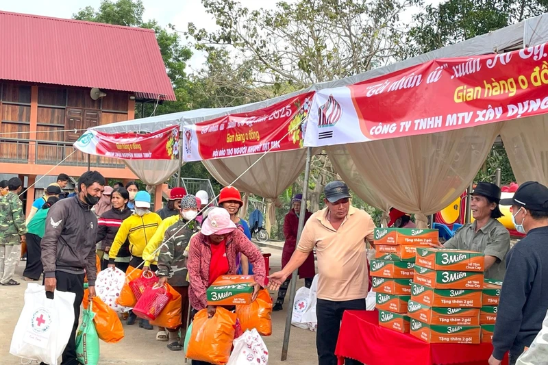 Đak Pơ: Chương trình “Chợ 0 đồng” tại làng Kuk Kôn