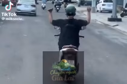 Gia Lai: Xác minh xử lý người điều khiển xe mô tô buông 2 tay từ bài đăng trên mạng xã hội