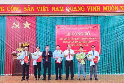 Xã Gào công bố quyết định bổ nhiệm 5 cán bộ lãnh đạo, quản lý