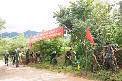 Xã Mang Yang phối hợp Lữ đoàn 40 ra quân thực hiện công tác dân vận năm 2026