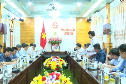 Phó Chủ tịch UBND tỉnh Nguyễn Tự Công Hoàng kiểm tra công tác giải phóng mặt bằng các khu công nghiệp