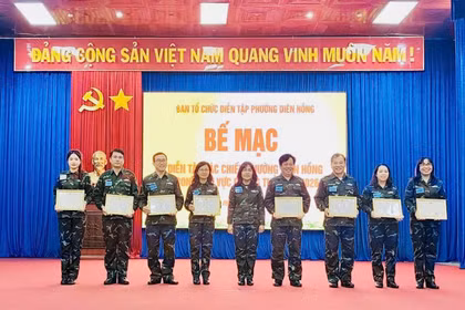 Bế mạc diễn tập tác chiến phường Diên Hồng trong khu vực phòng thủ năm 2026
