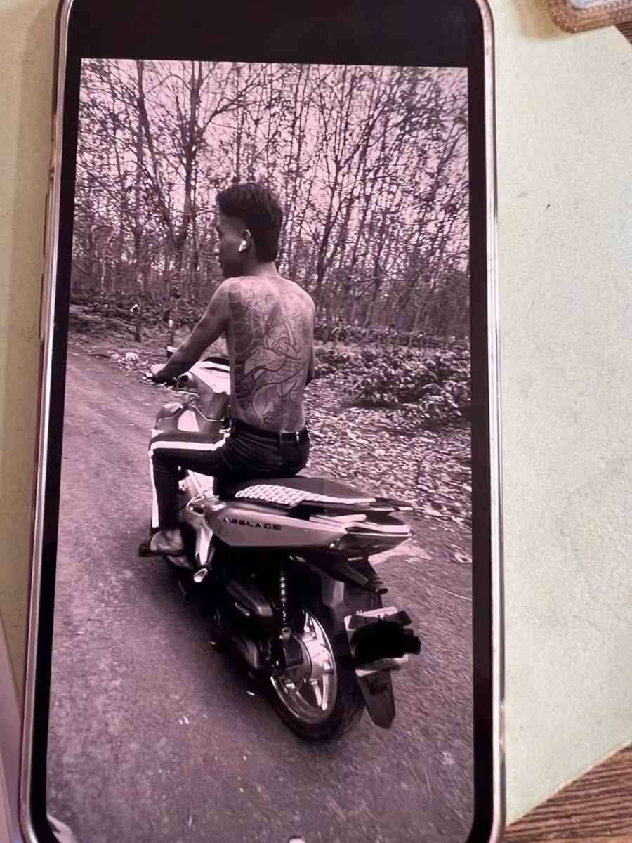 n-da-dang-tai-video-khoe-khoang-viec-khong-doi-mu-bao-hiem-tren-tiktok-anh-chup-man-hinh.jpg