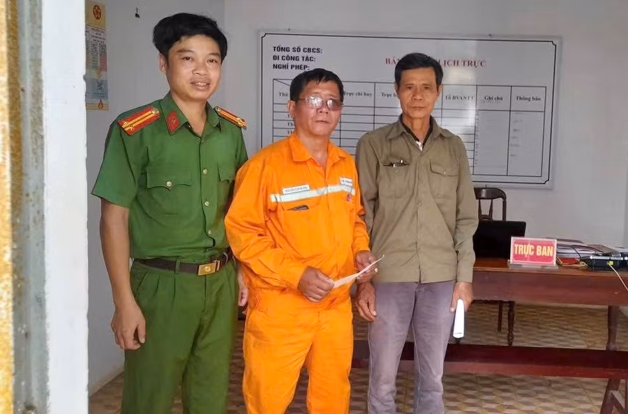 ong-quang-giua-da-chu-dong-tra-lai-tai-san-cho-nguoi-chuyen-khoan-nham-anh-dvcc.jpg