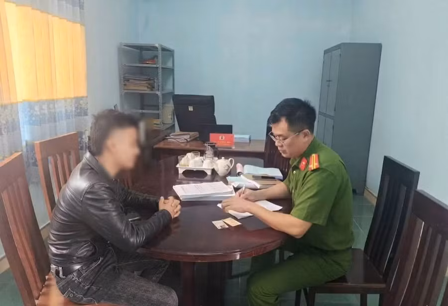 xu-ly-nam-thanh-nien-di-xe-may-khong-doi-mu-bao-hiem-con-quay-clip-dang-tiktok.jpg