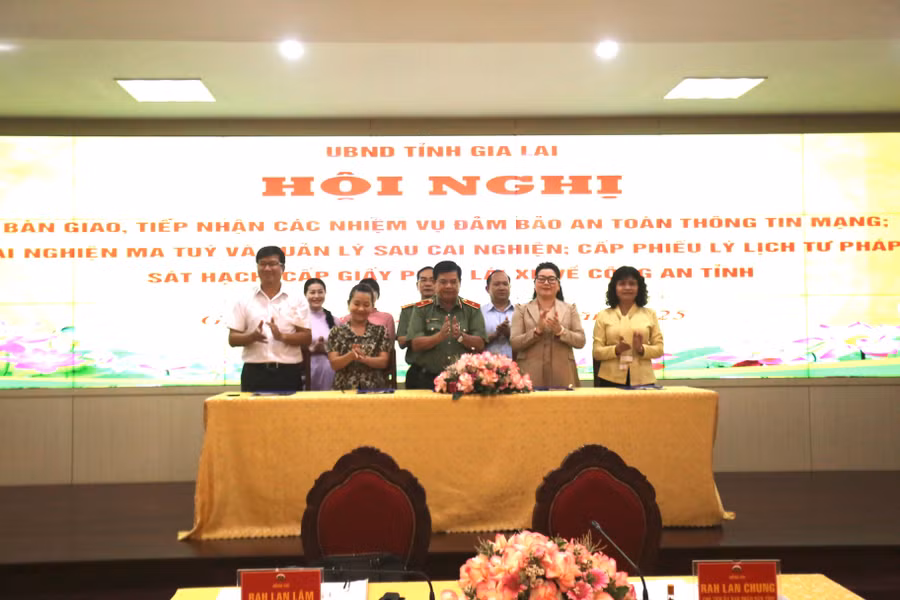cac-so-da-ky-ket-ban-giao-nhiem-vu-cho-cong-an-tinh-gia-lai-anh-van-ngoc.jpg