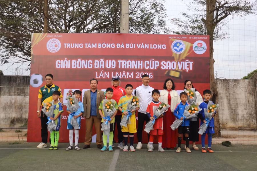giai-dau-da-quy-tu-8-doi-bong-o-lua-tuoi-u9-anh-van-ngoc.jpg