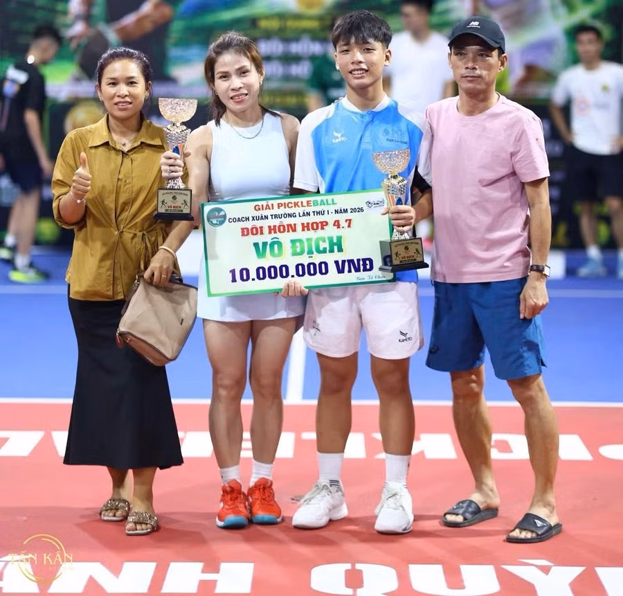 tay-vot-tre-tran-quoc-dat-thu-2-tu-phai-qua-gianh-chuc-vo-dich-o-giai-pickleball-coach-xuan-truong-anh-hung-nguyen.jpg