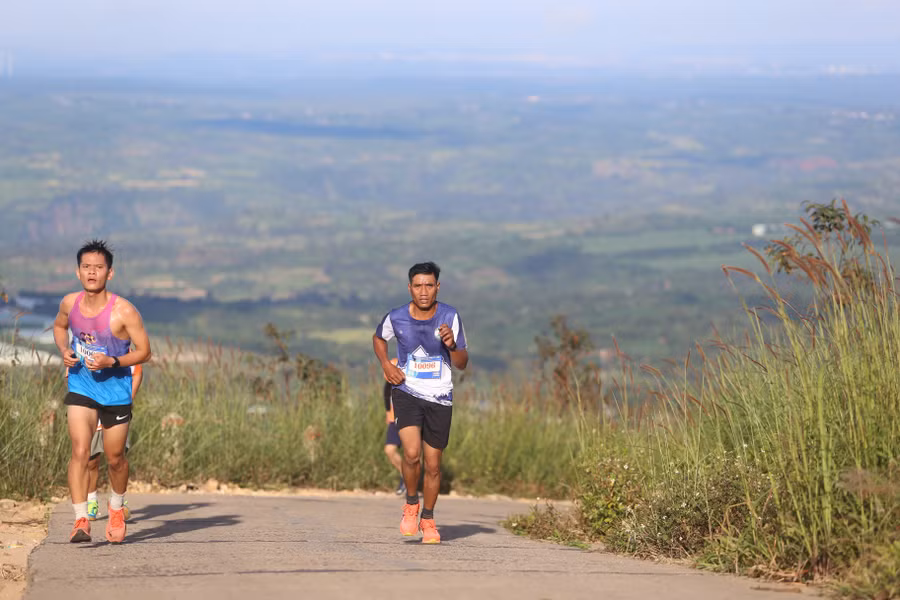 cung-duong-cua-giai-chay-mang-nhung-net-rat-rieng-thu-thach-cac-chan-chay-anh-van-ngoc-9263.jpg