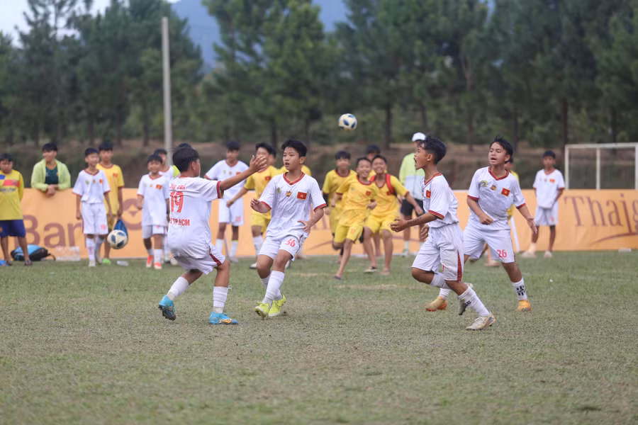 cac-cau-thu-nhi-da-co-nhung-trai-nghiem-kho-quen-tai-hoc-vien-lpbank-hagl-anh-van-ngoc.jpg