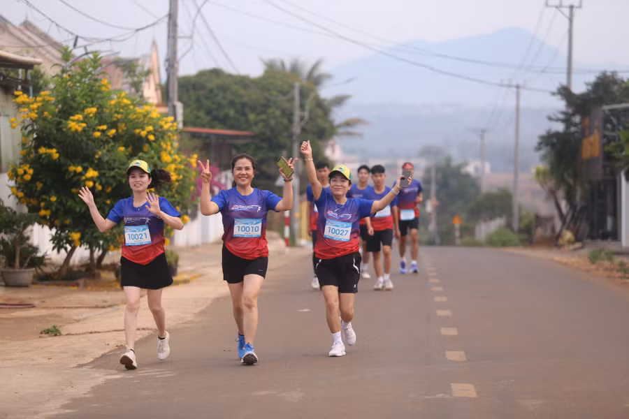 giai-chay-co-su-tham-gia-cua-nhieu-the-he-hoc-sinh-giao-vien-nha-truong-anh-van-ngoc.jpg