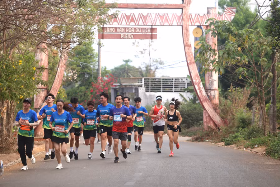 giai-co-su-tham-gia-cua-gan-1300-vdv-anh-van-ngoc.jpg