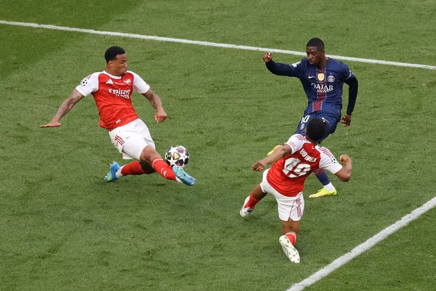 hang-thu-cua-arsenal-da-khoa-chat-cac-mui-cong-ben-phia-psg-anh-uefa.jpg