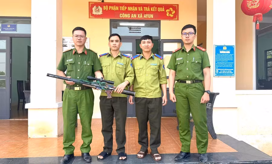 cong-an-xa-ayun-pa-dang-truy-tim-doi-tuong-mang-khau-sung-san-vao-rung-kon-ka-kinh-anh-dvcc.jpg