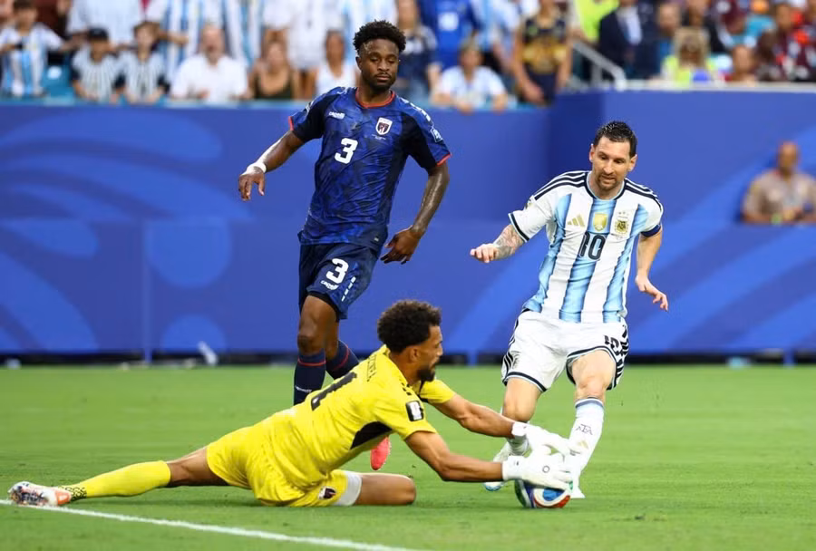 choi-kien-cuong-cape-verde-van-khong-the-ngan-can-messi-va-dong-doi-anh-reuters.jpg
