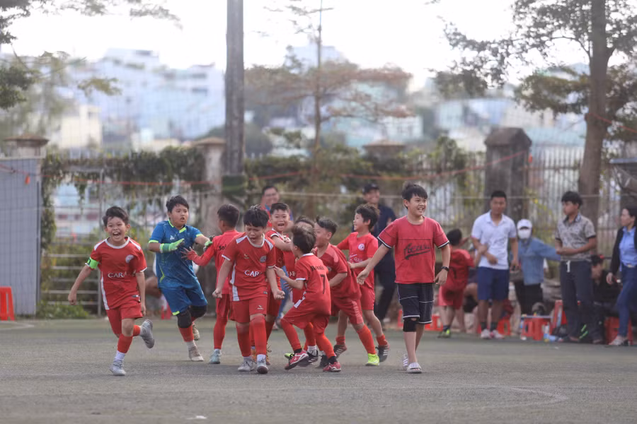 giai-dau-la-noi-uom-mam-cac-tai-nang-bong-da-o-lua-tuoi-u9-anh-van-ngoc.jpg
