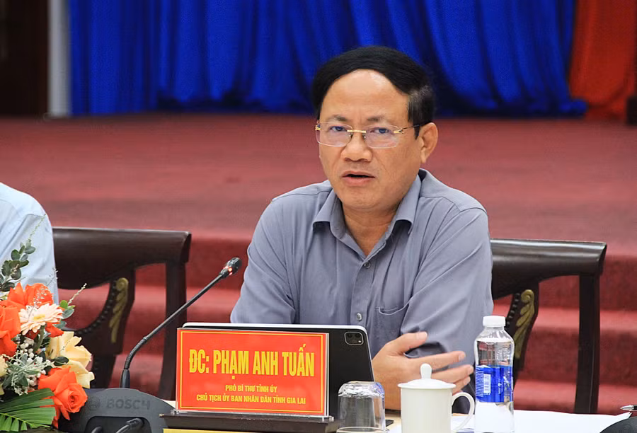 chu-tich-ubnd-tinh-pham-anh-tuan-goi-y-nhieu-noi-dung-mo-cho-cac-doanh-nghiep-anh-van-ngoc.jpg