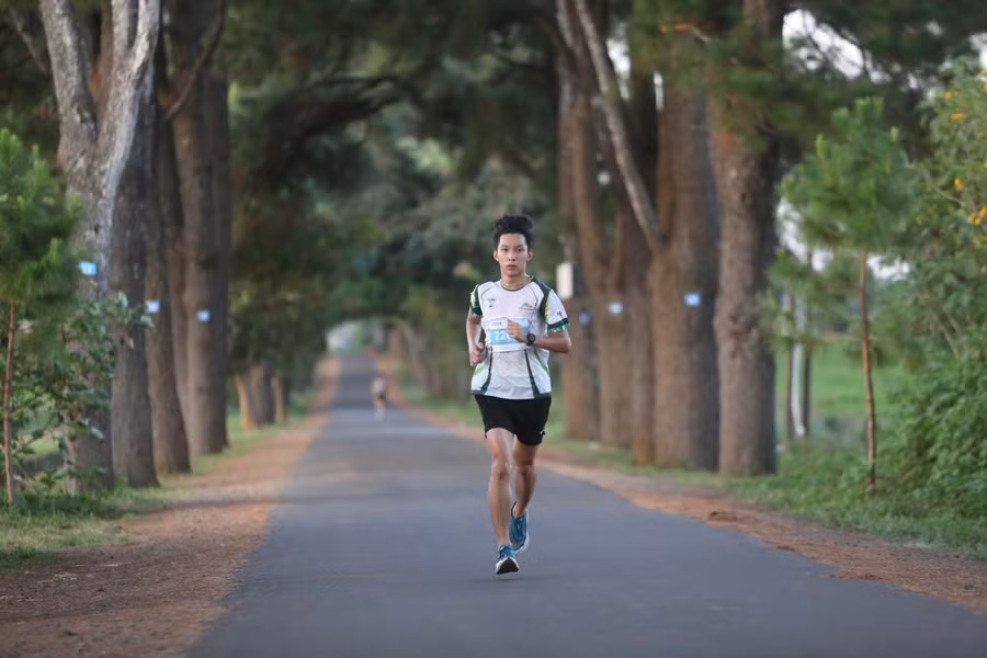 chan-chay-nguoi-kbang-nguyen-thanh-dat-da-duoc-tuyen-vao-doi-tuyen-dien-kinh-quoc-gia-anh-van-ngoc.jpg