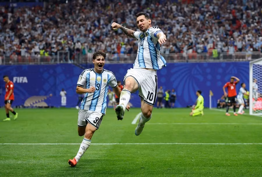 argentina-nguoc-dong-truoc-ai-cap-trong-tran-dau-dien-ro-anh-reuters.jpg