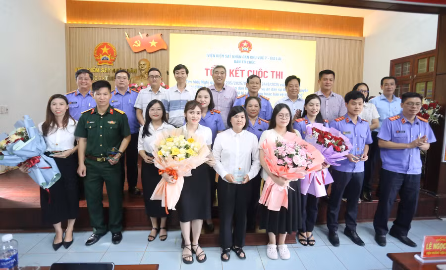 trao-thuong-cho-9-ca-nhan-dat-giai-trong-cuoc-thi-tim-hieu-nghi-quyet-cua-quoc-hoi-ve-bao-ve-nhom-de-bi-ton-thuong.jpg