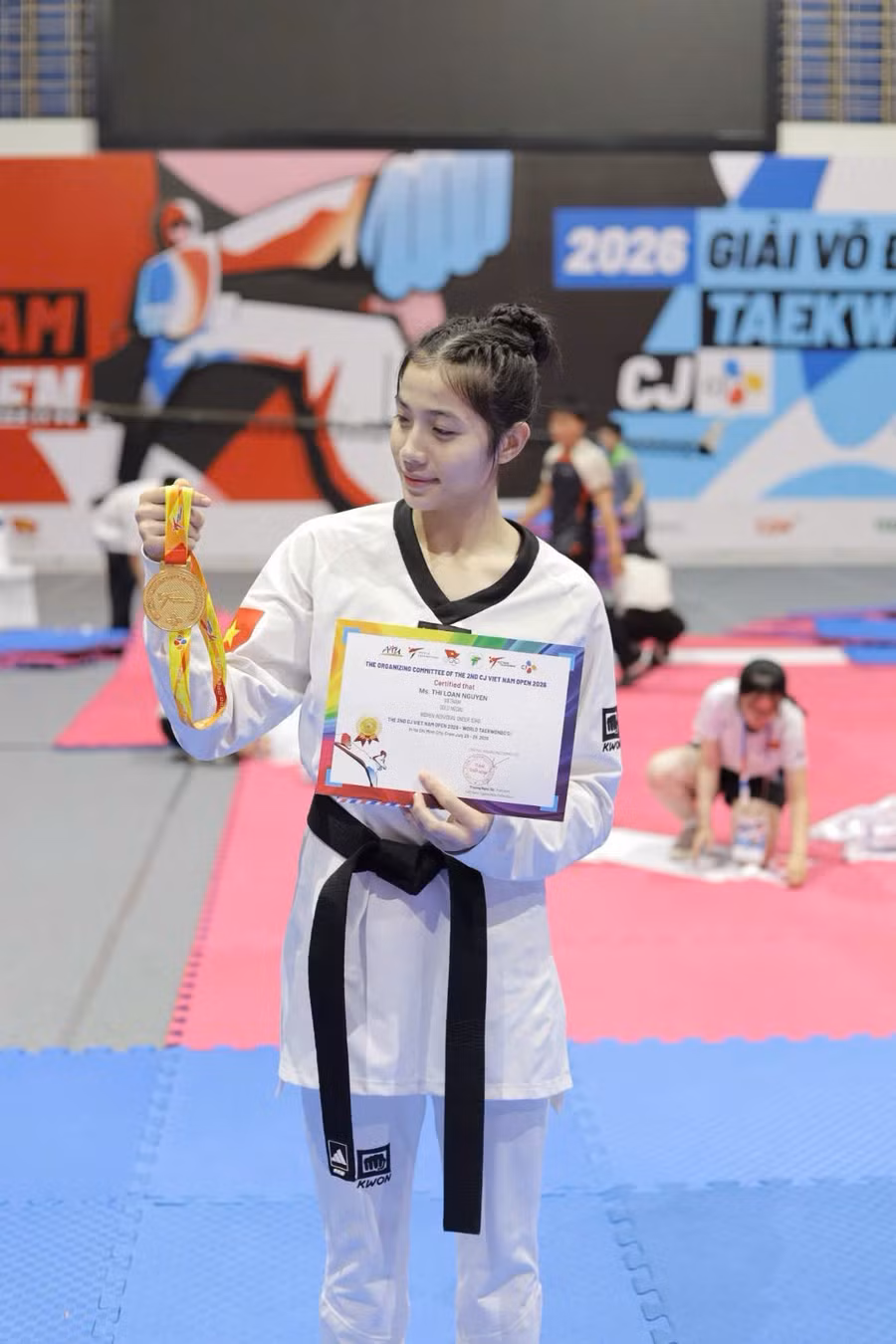 nguyen-thi-loan-da-gianh-nhieu-huy-chuong-o-cac-giai-dau-quoc-gia-va-quoc-te-anh-duc-nhat.jpg