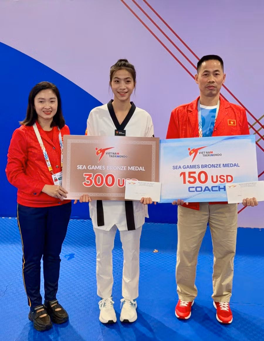 nguyen-thi-loan-giua-gianh-huy-chuong-bac-o-sea-games-33-tai-thai-lan-anh-duc-nhat.jpg