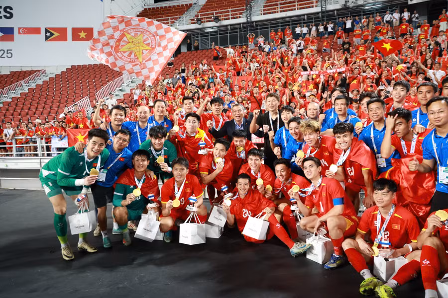 thu-thanh-trung-kien-bia-trai-vua-cung-u22-viet-nam-vo-dich-mon-bong-da-nam-o-sea-games-33-anh-duc-dong.jpg
