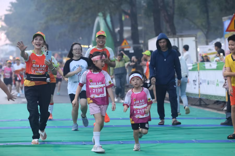 cac-chan-chay-22ti-hon22-da-xuat-sac-chinh-phuc-cu-ly-2-km-anh-van-ngoc.jpg