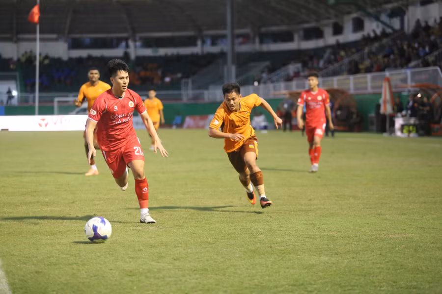 cahn-trai-hoan-toan-ap-dao-truoc-doi-chu-san-pleiku-anh-van-ngoc.jpg