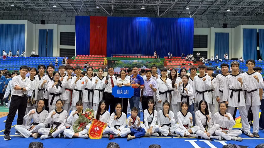 cac-vo-si-gia-lai-gianh-22-huy-chuong-tai-giai-vo-dich-taekwondo-cac-cau-lac-bo-quoc-gia-anh-duc-nhat.jpg