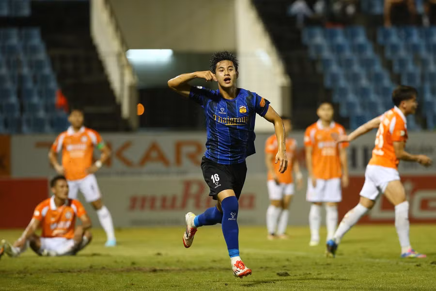 tran-gia-bao-da-duoc-trieu-tap-bo-sung-len-doi-tuyen-u19-viet-nam-anh-hoang-tung.jpg