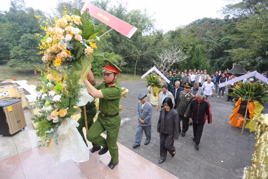 cac-dai-bieu-da-dang-hoa-tuong-nho-cong-lao-cua-cac-the-he-di-truoc-anh-van-ngoc.jpg