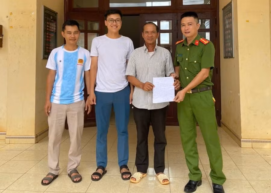 cong-an-xa-mang-yang-da-tra-lai-so-tien-bi-mat-cho-ong-thua-anh-van-linh.jpg