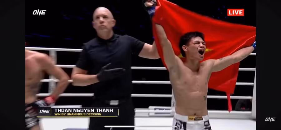 la-co-viet-nam-tung-bay-tai-dau-truong-one-championship-anh-chup-man-hinh.jpg