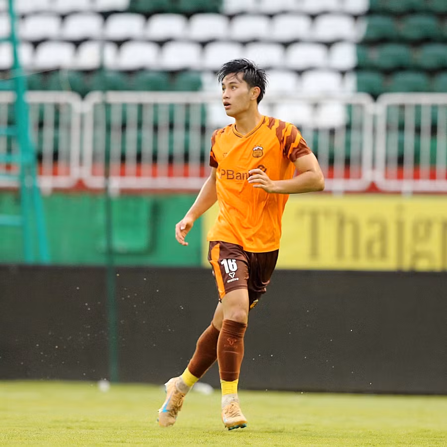 tran-gia-bao-da-duoc-trieu-tap-len-doi-tuyen-u20-viet-nam-anh-hoang-tung.jpg