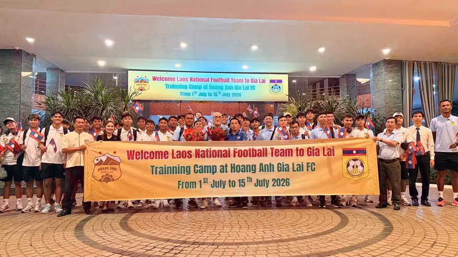 doi-tuyen-lao-co-mat-o-pleiku-de-tap-huan-anh-hoang-tung.jpg