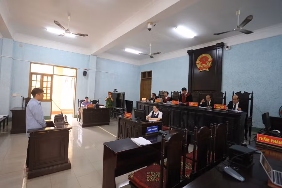 hoi-dong-xet-xu-tuyen-phat-phuong-25-nam-tu-anh-van-ngoc.jpg