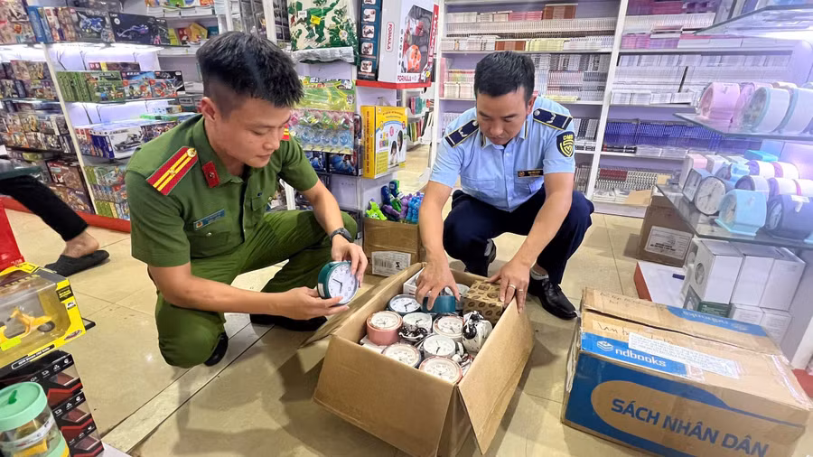 cong-an-phuong-pleiku-phoi-hop-cung-luc-luong-quan-ly-thi-truong-kiem-tra-nhieu-co-so-san-xuat-kinh-doanh-co-dau-hieu-anh-huong-den-suc-khoe-nguoi-tieu-dung-anh-van-ngoc.jpg
