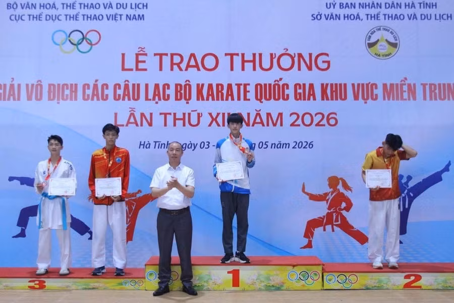 tran-trung-hieu-da-gianh-huy-chuong-vang-o-hang-can-50-kg-nam-lua-tuoi-tren-18-anh-cong-tuan.jpg