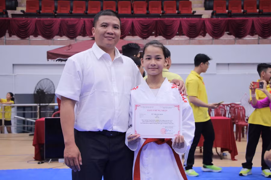 lu-thi-gia-han-phai-gianh-huy-chuong-vang-o-lua-tuoi-12-13-anh-cong-tuan.jpg