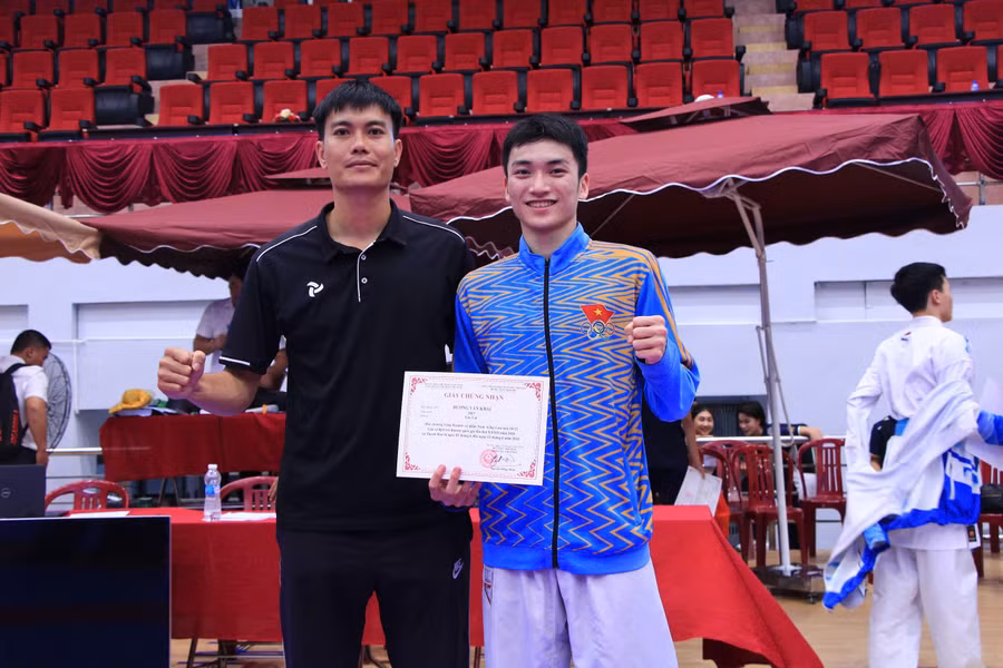 vo-si-duong-van-khai-phai-gianh-huy-chuong-vang-o-lua-tuoi-18-22-anh-cong-tuan.jpg
