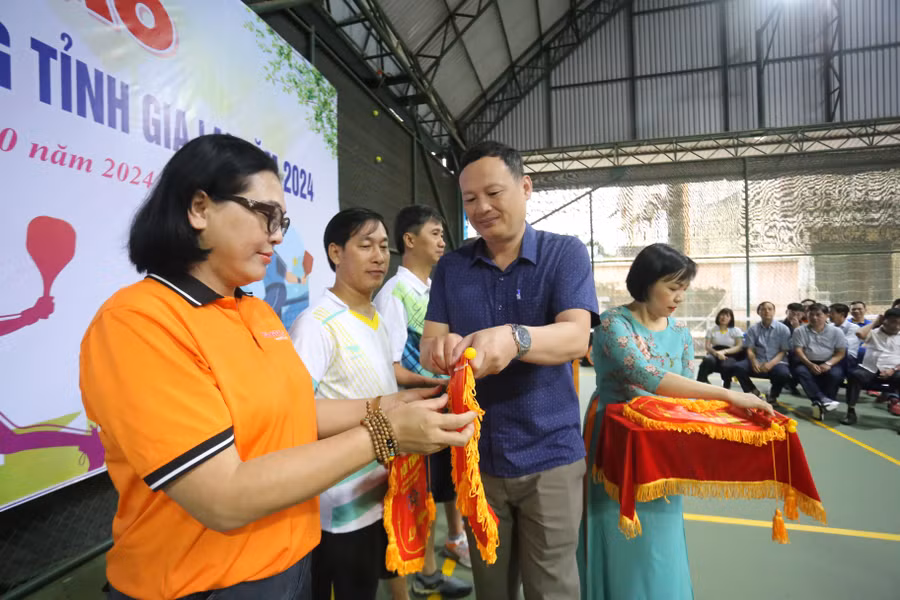 hoi-thao-co-su-tham-gia-cua-gan-180-vdv-anh-van-ngoc-6108.jpg