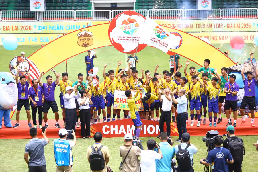 u14-ha-noi-da-gianh-chuc-vo-dich-voi-phan-thuong-20000-do-la-my-anh-van-ngoc.jpg
