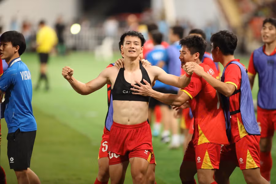thanh-nhan-da-ghi-ban-thang-quy-nhu-vang-cho-u22-viet-nam-anh-duc-dong.jpg